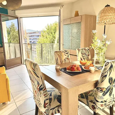 Juan-les-pins Beachside 1br Apartment, Air Conditioned, Parking Place アパート アンティーブ
