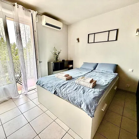 Juan-les-pins Beachside 1br Apartment, Air Conditioned, Parking Place Apartment *