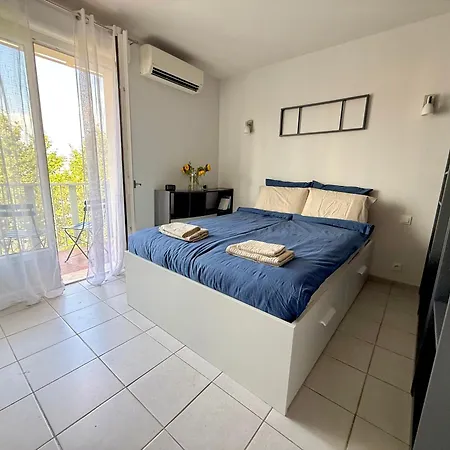 Juan-les-pins Beachside 1br Apartment, Air Conditioned, Parking Place アンティーブ
